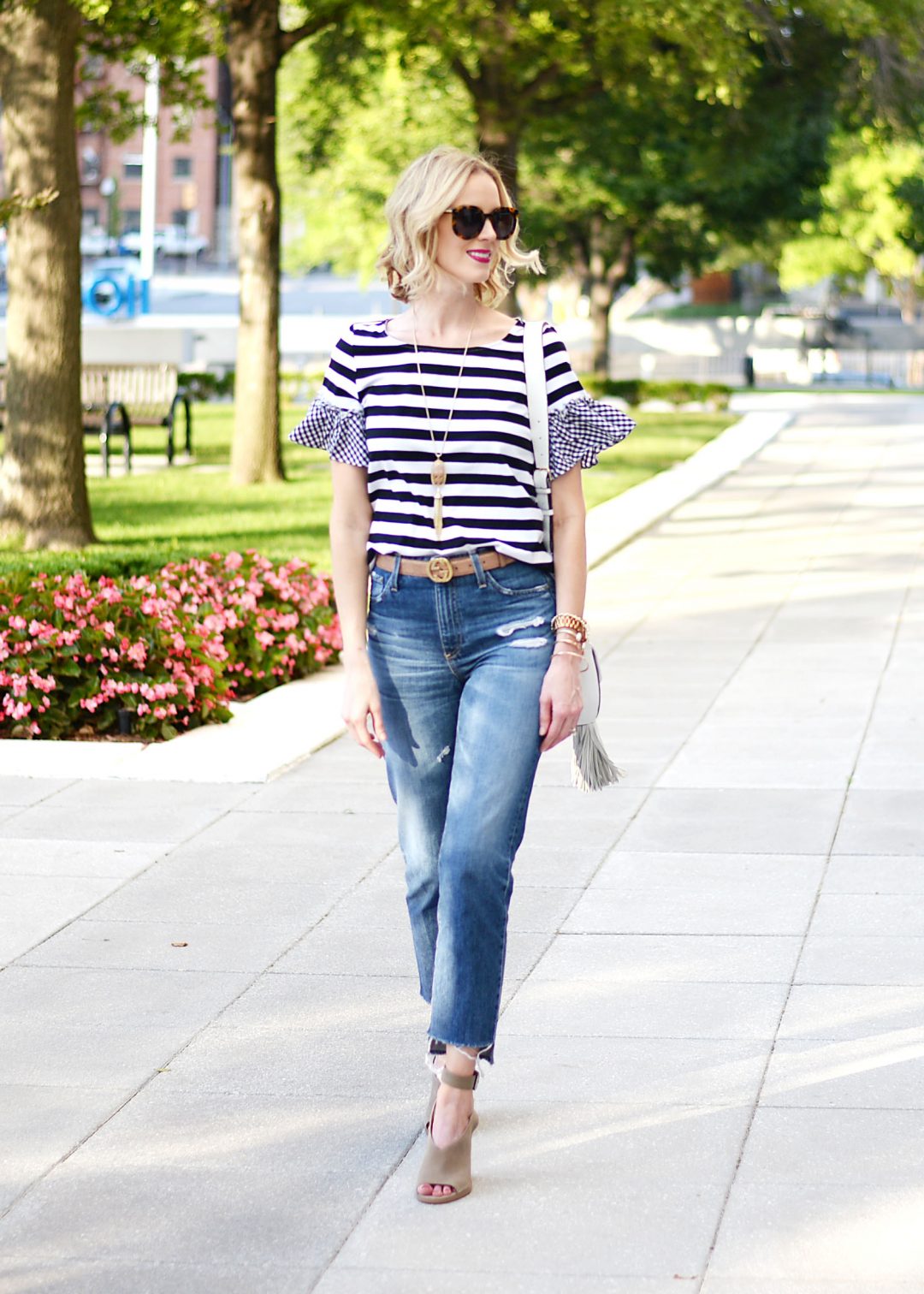 How to Create a Stylish Mom Friendly Outfit in 5 Easy Steps - Straight ...