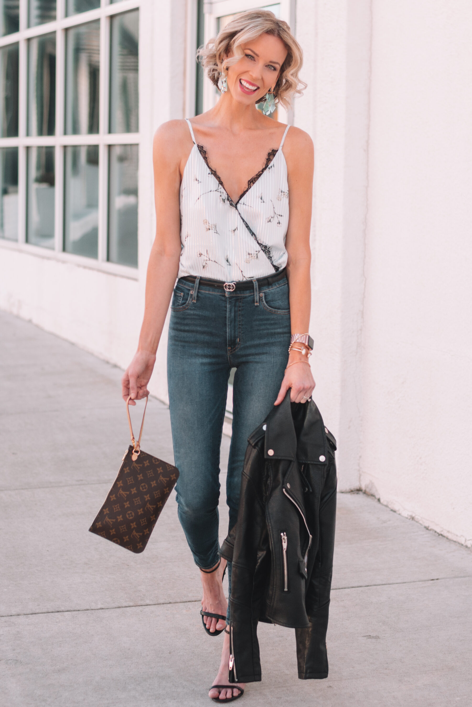 7 Low Rise Jeans Outfit Ideas That Actually Look Flattering