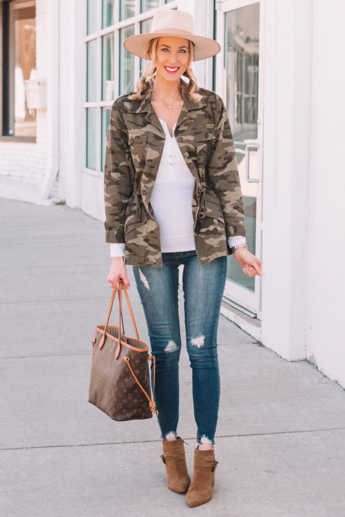 How to Wear a Utility Jacket - 8 Utility Jacket Outfits - Straight