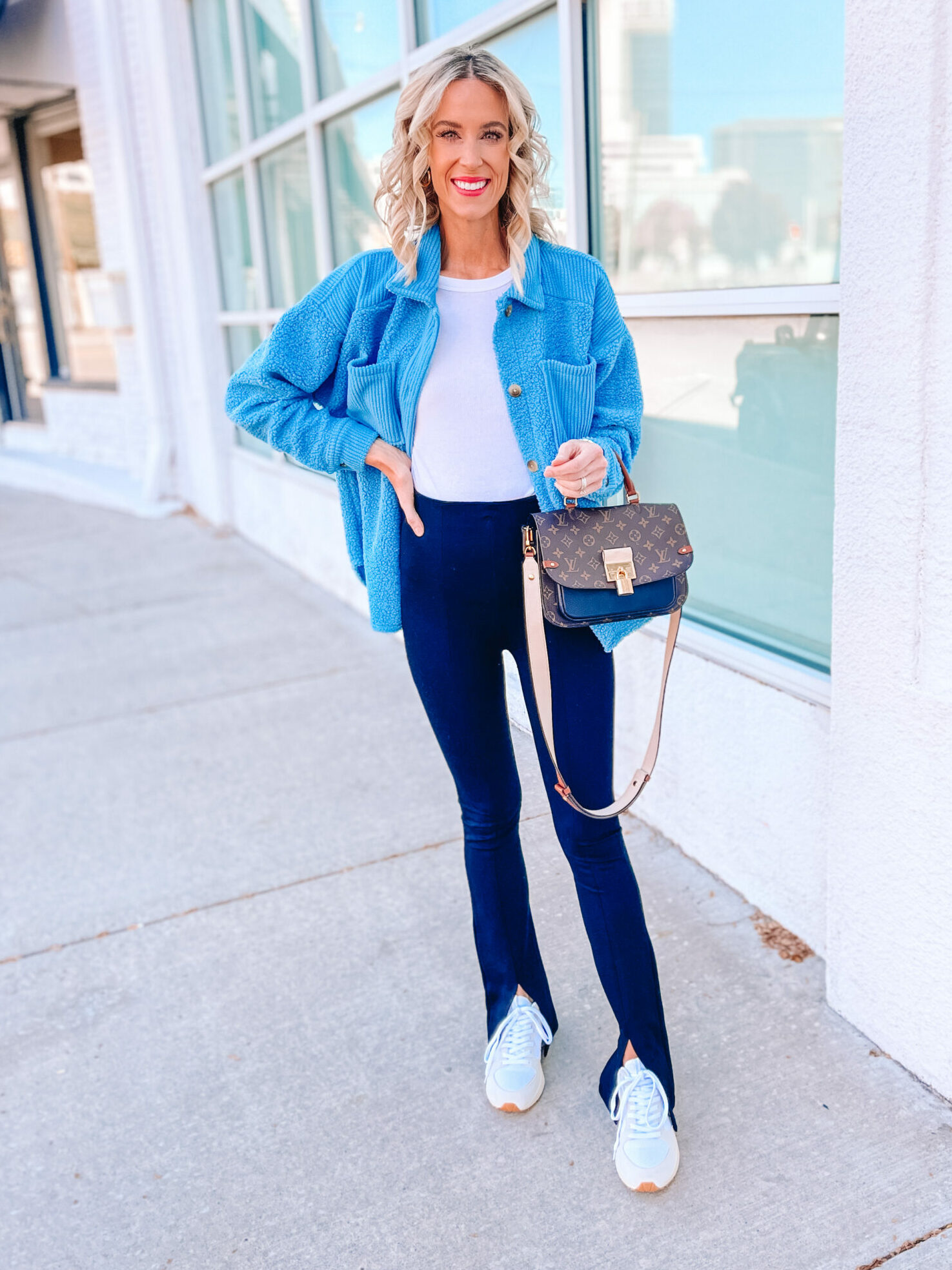 blue flares  Leggings outfit casual, Flares outfit, Flared pants outfit