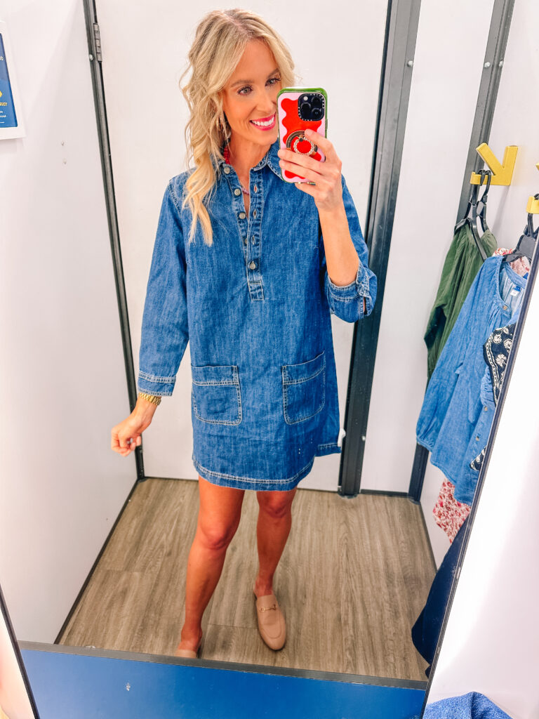 This denim dress is perfect for fall!