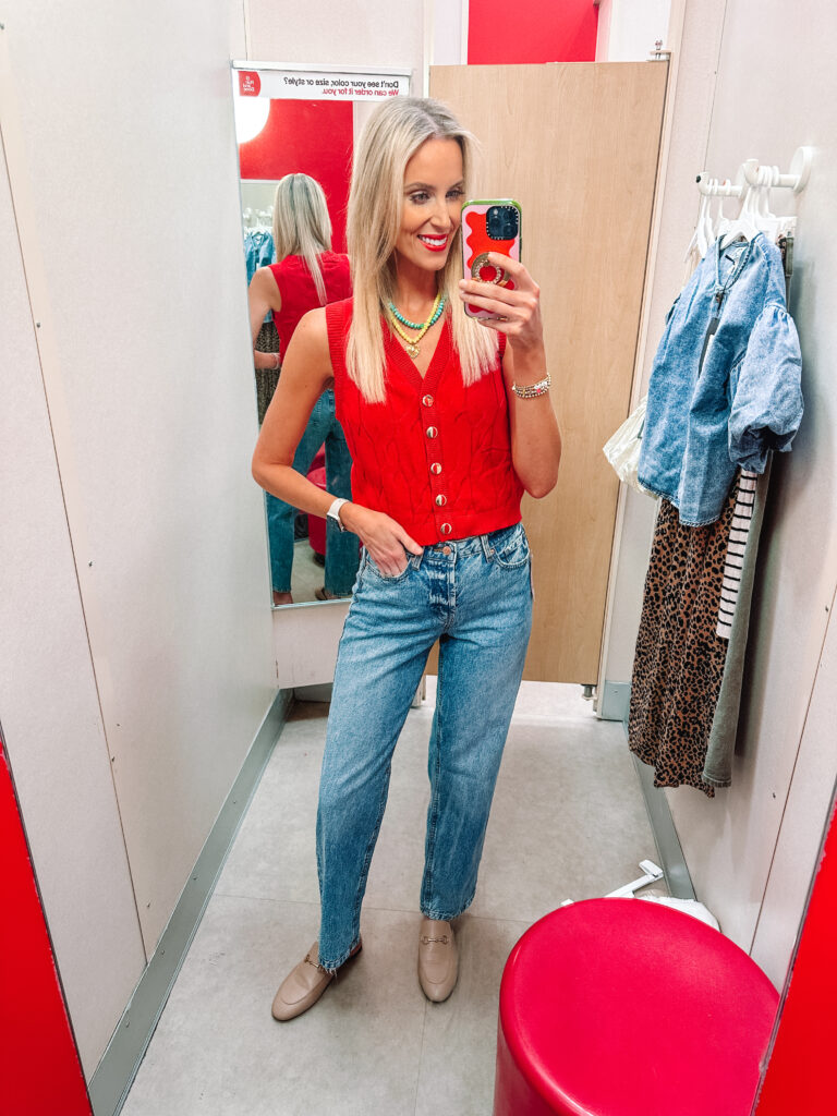 Today I wanted to share my full Target fall try on haul with 10 outfits. You will love these fall outfit ideas with pieces all $35 and under! Obsessed with thise straight leg jeans!!